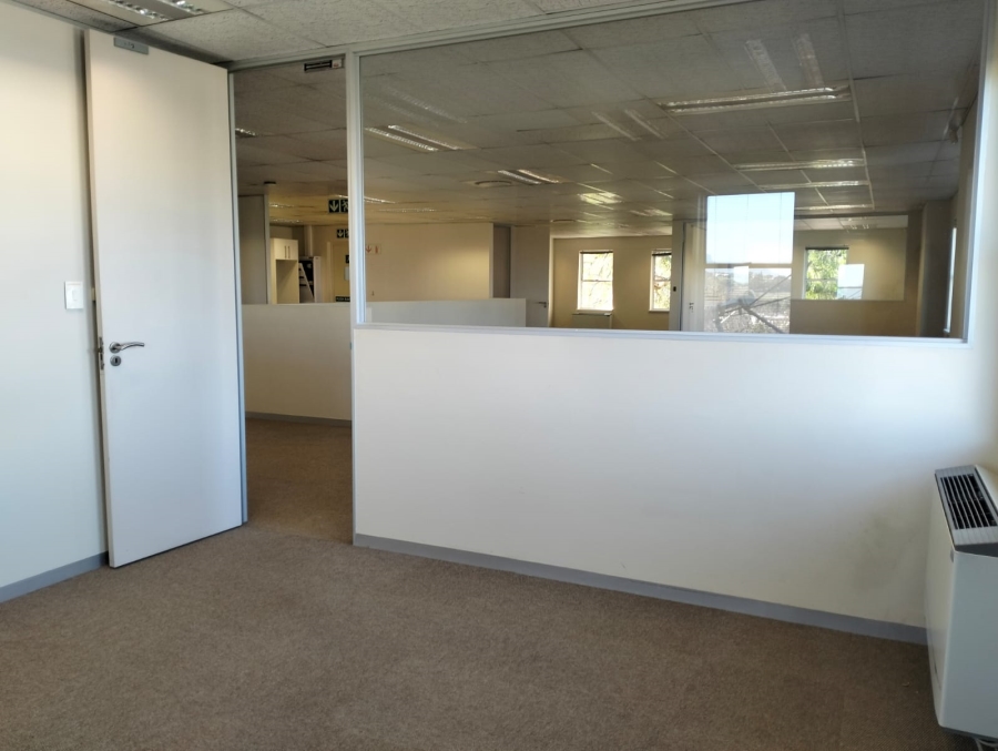 To Let commercial Property for Rent in Rosenpark Western Cape